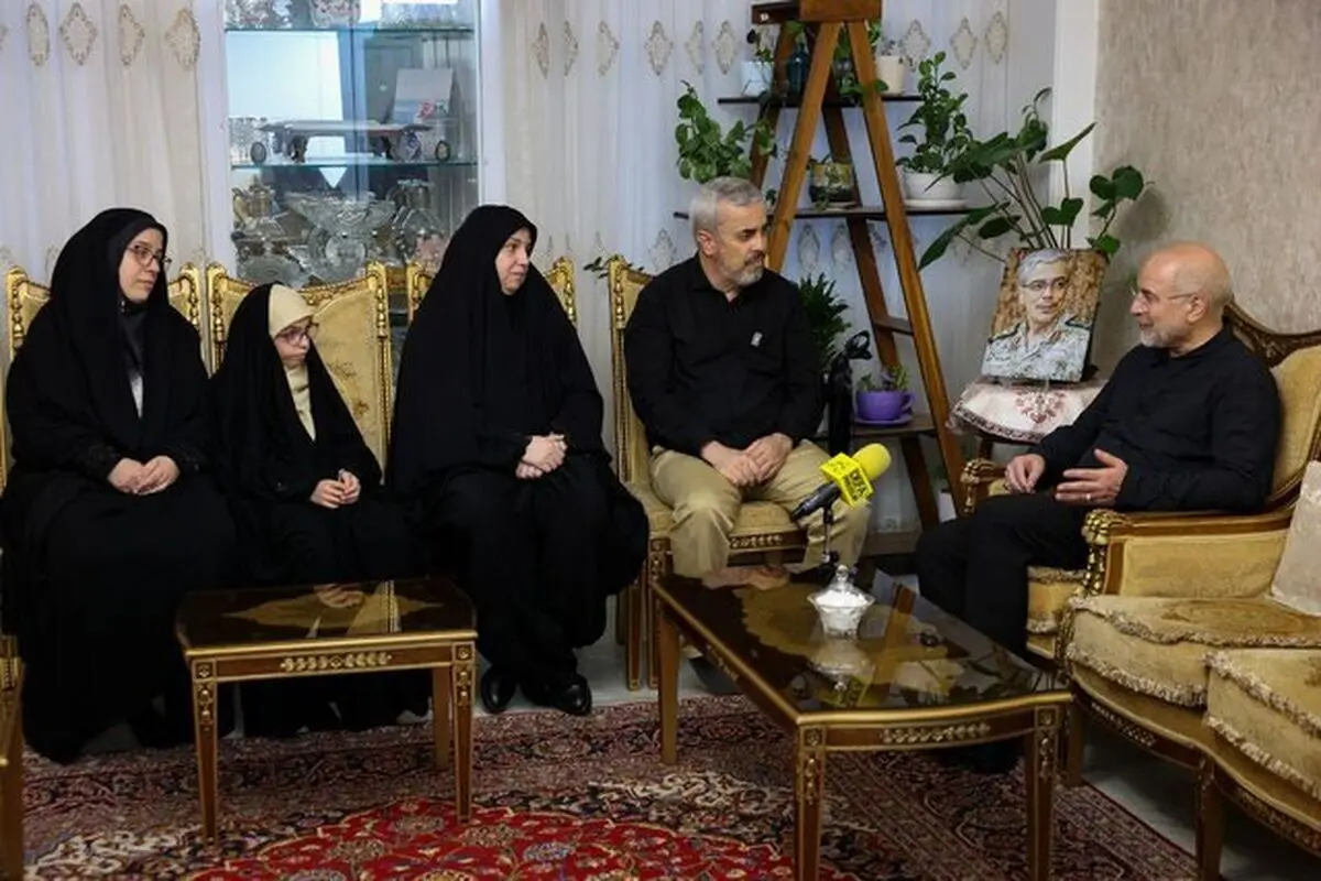 قالیباف در دیدار خانواده شهیدان باقری/ جنگ ۱۲ روزه ما را ۵۰ سال جلو انداخت 