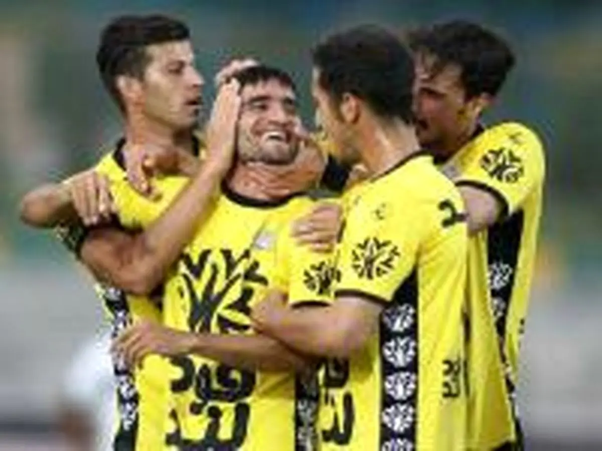 محمدی مجوز پیوستن به پرسپولیس را ندارد