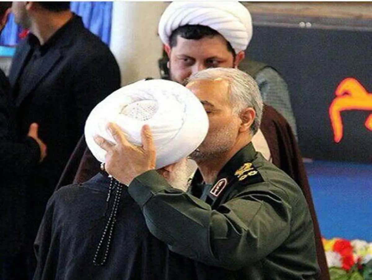 بوسه حاج قاسم سلیمانی بر پیشانی آیت الله نوری همدانی +عکس