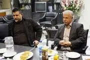 جلسات مخفیانه پروین در مانتوفروشی!