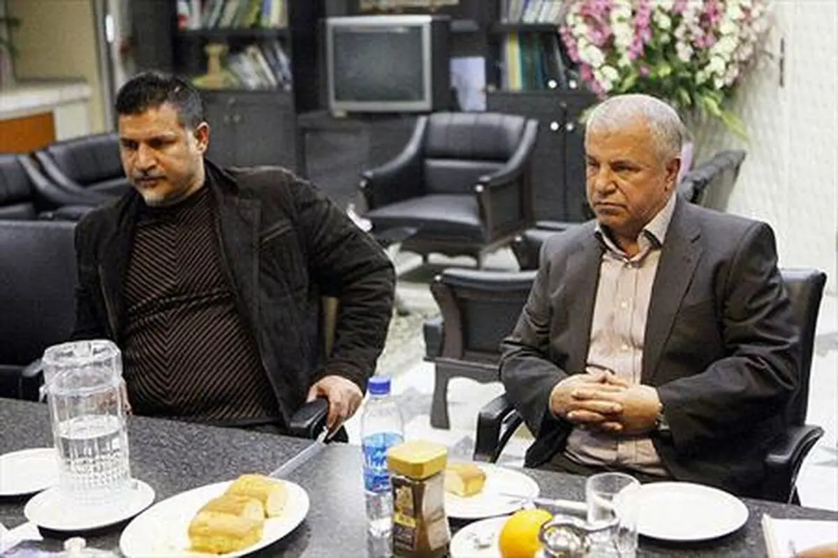 جلسات مخفیانه پروین در مانتوفروشی!
