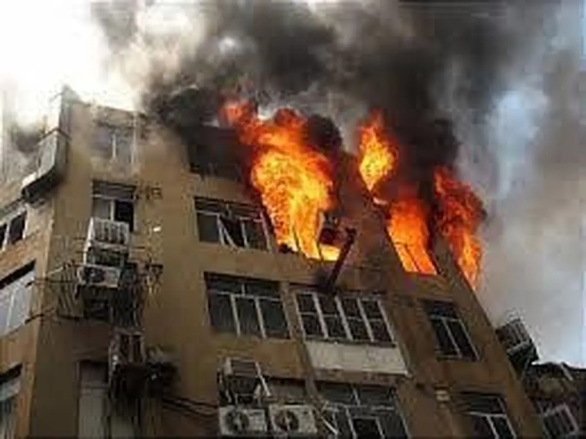 آشپزخانه ساختمان چهار طبقه در آتش سوخت