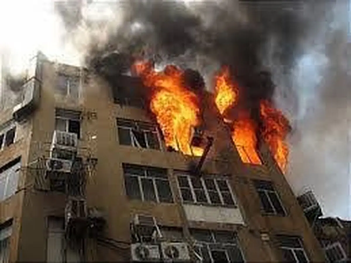 آشپزخانه ساختمان چهار طبقه در آتش سوخت