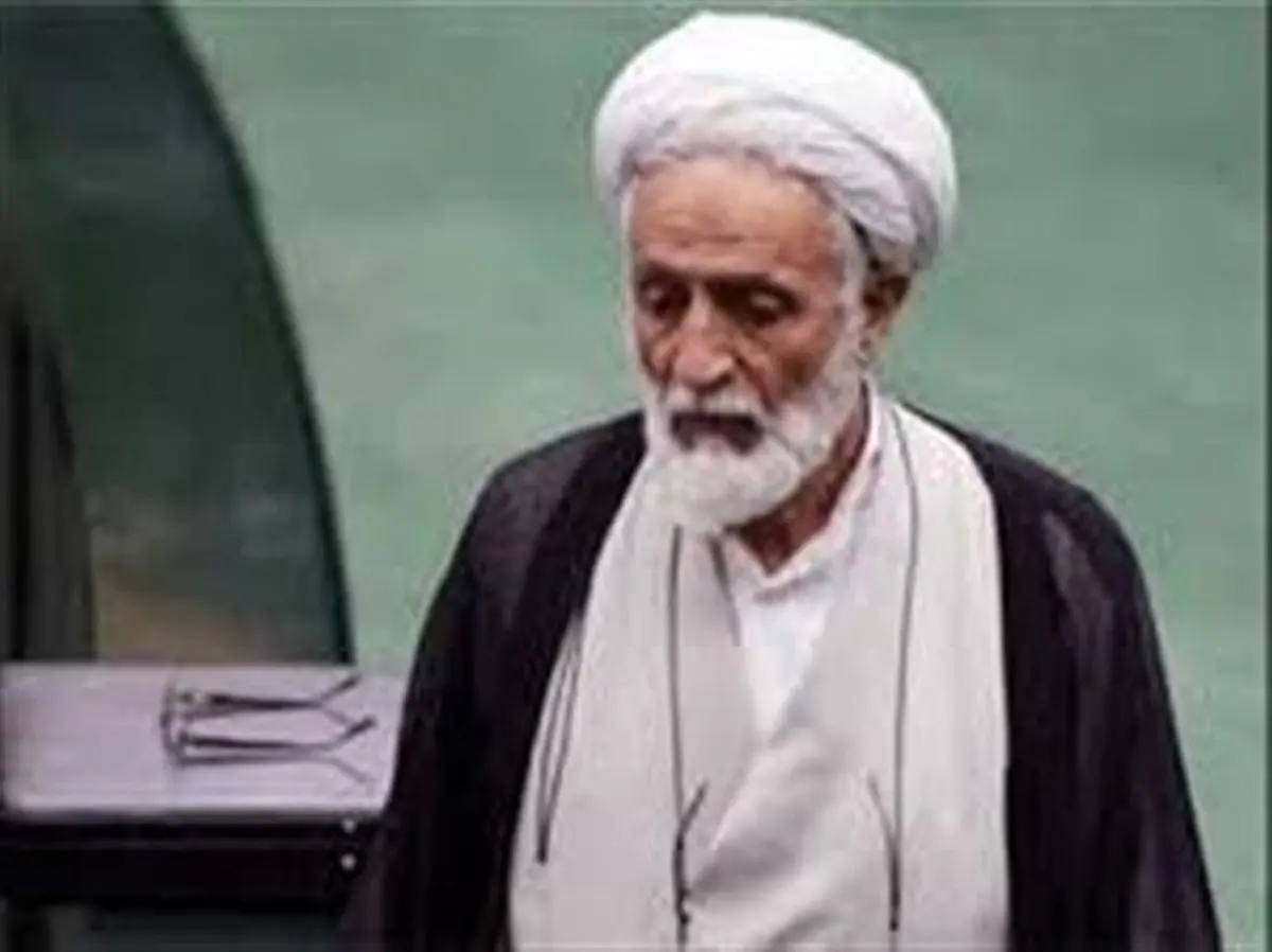 امام جمعه اصفهان: شعار مرگ برآمریکا آیه قرآن نیست