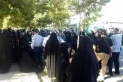 تجمع خانواده‌های بی‌شناسنامه در مقابل مجلس+ عکس