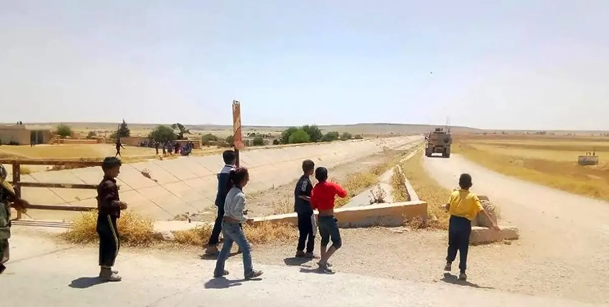 کاری که شهروندان سوری با کاروان نظامی آمریکا انجام داد