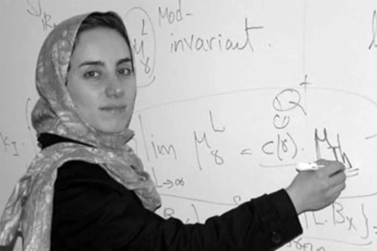 رونمایی از سردیس و تمبر «مریم میرزاخانی» +عکس