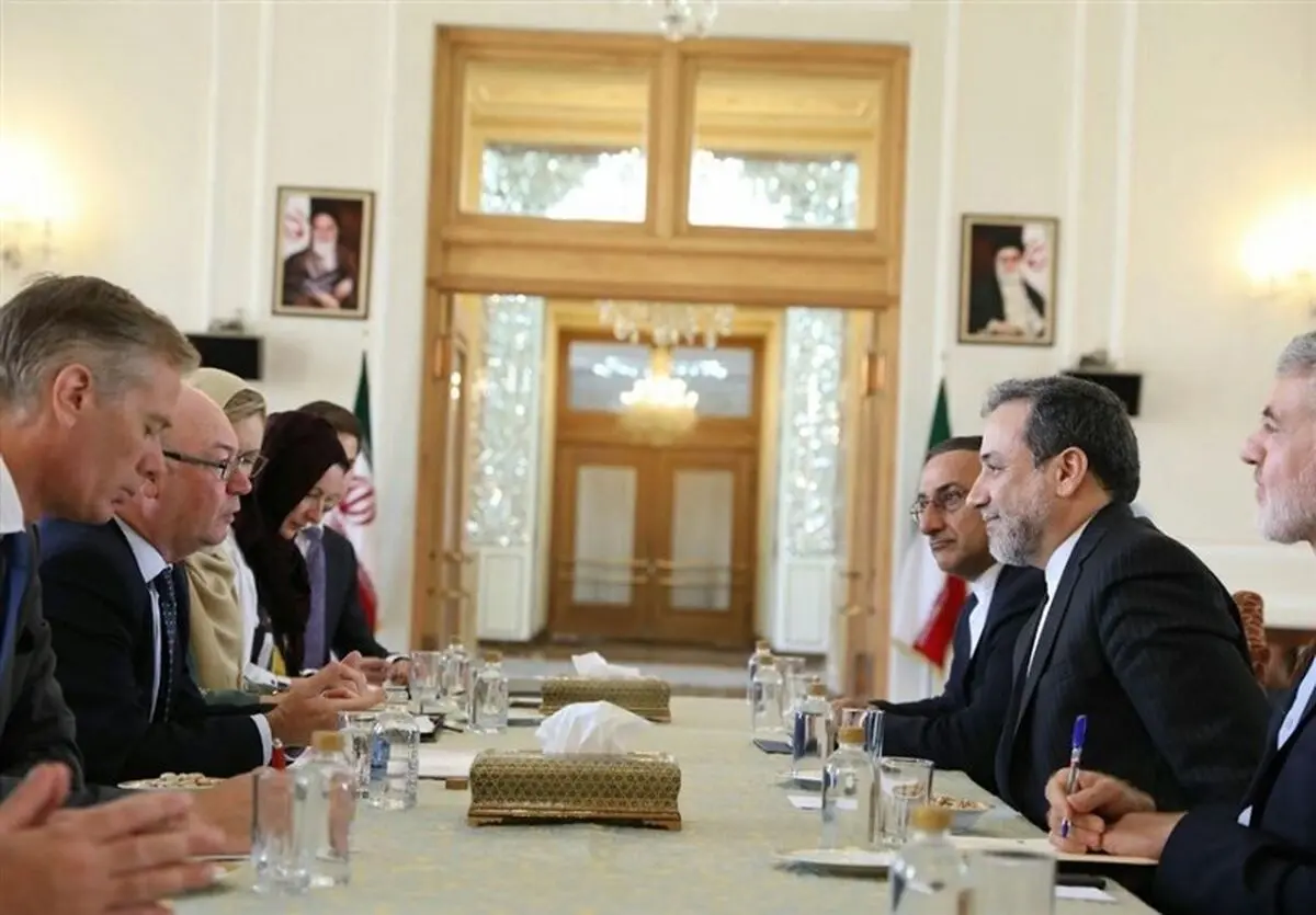 تهران و لندن گفتگو کردند