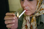 استعمال دخانیات بین زنان حدود ۳ برابر شده است