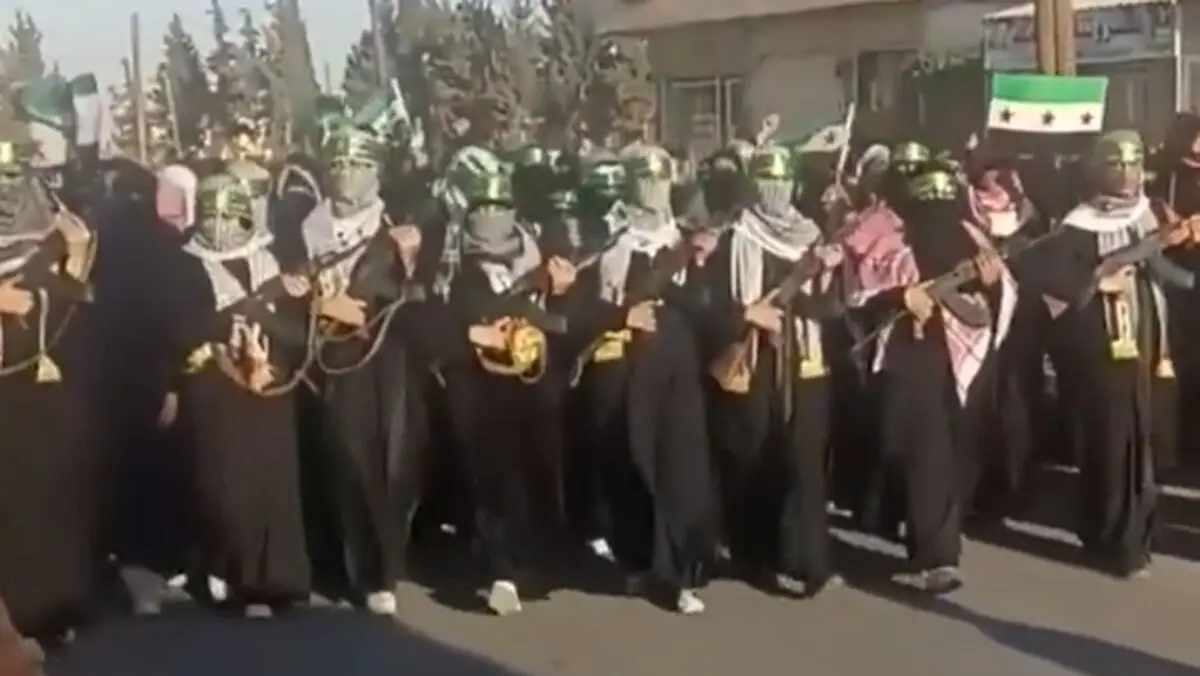 زنان مسلح سوری به خیابان‌ها آمدند
