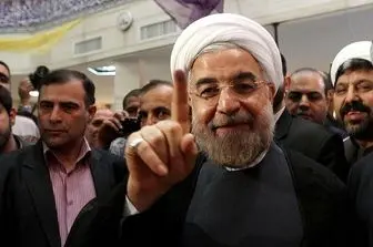 روحانی رأی خود را در وزارت کشور به صندوق انداخت