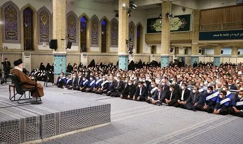 جمعی از کارگران با رهبر معظم انقلاب دیدار کردند/گزارش تصویری