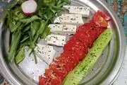 تزیین نان و پنیر و خیار و گوجه به شکل پرچم ایران