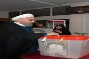 حسن روحانی رأی خود را به صندوق انداخت