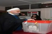 حسن روحانی رأی خود را به صندوق انداخت