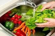 بهترین و کم ضررترین ضدعفونی‌کننده سبزیجات و میوه چیست؟