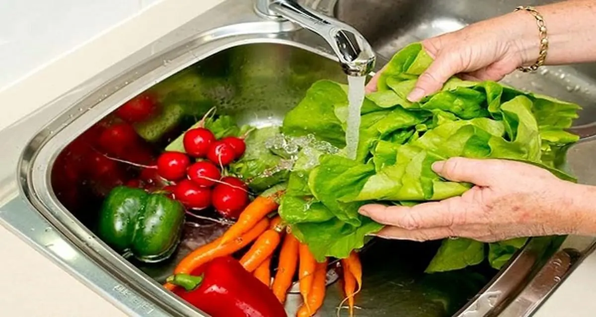 بهترین و کم ضررترین ضدعفونیکننده سبزیجات و میوه چیست؟
