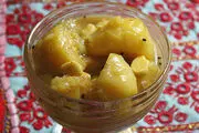 طرز تهیه ترشی تند و شیرین با طعم زعفران