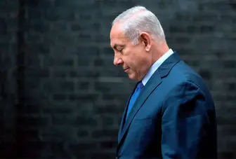 فیلم دستپاچگی خنده دار نتانیاهو هنگام تمرین برای نشست خبری