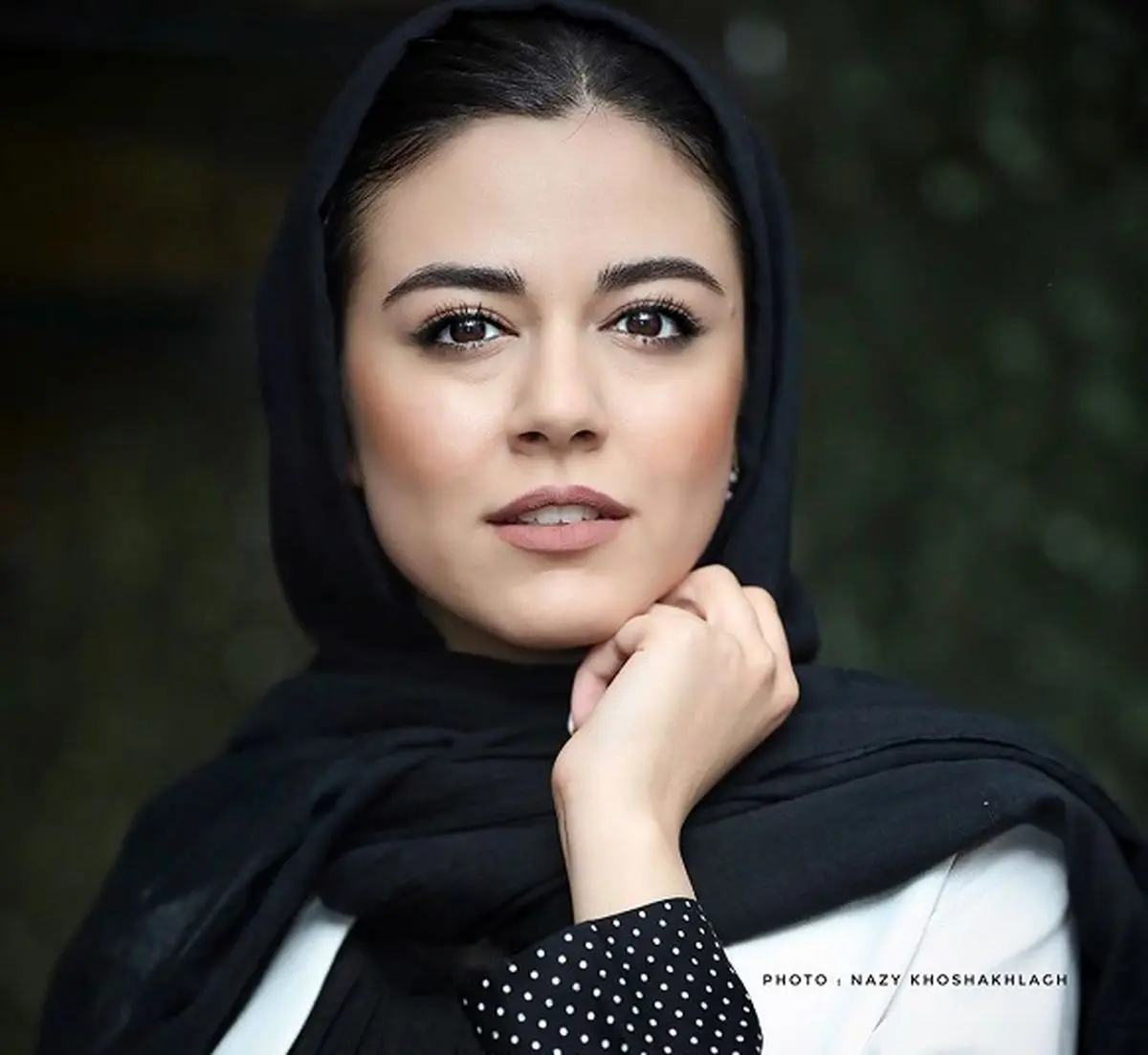 خنده شیرین ماهور الوند از پس گلهای سرخ /عکس