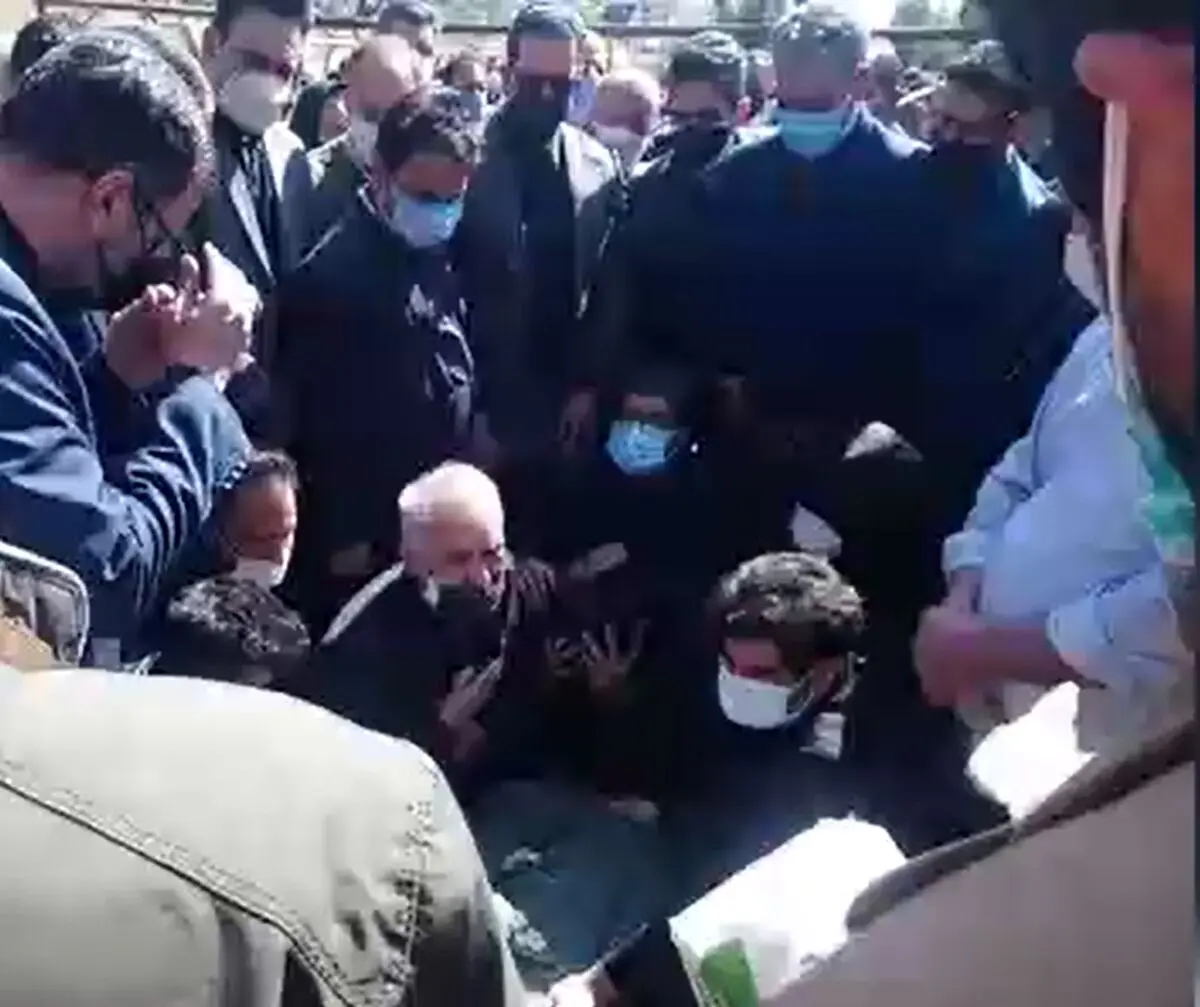 وداع دردناک پدر آزاده نامداری با پیکر دخترش /فیلم
