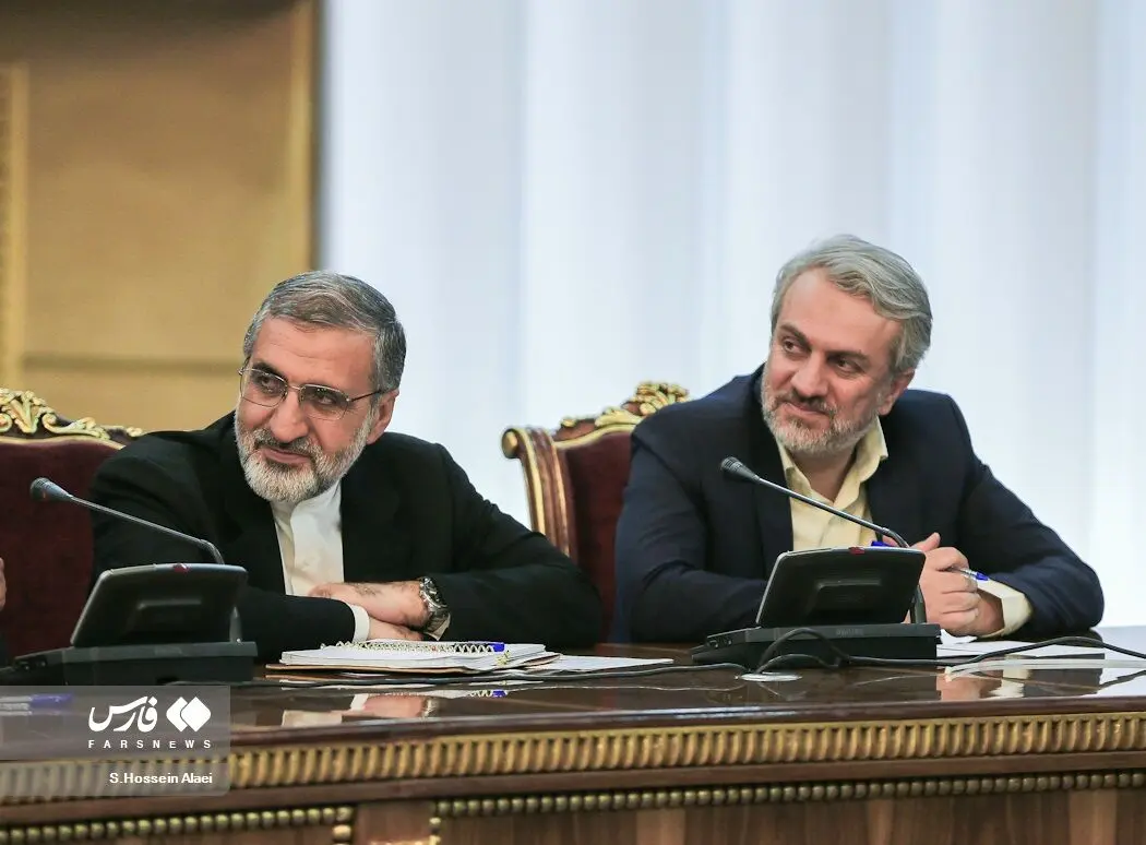 نشست رئیس جمهور با جمعی از اصناف و بازاریان/گزراش تصویری