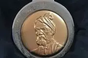 اهدای نشان ملی فردوسی به یک سردار سپاه