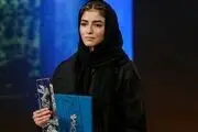 پرتره زیبا و جذاب پردیس پورعابدینی با روسری سنتی