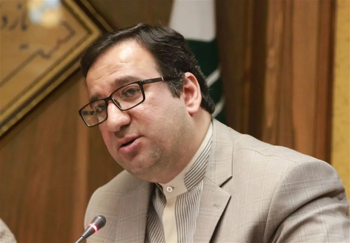 قناعت: ترامپ عادت کرده سندهای نابودی آمریکا را پی در پی امضا کند