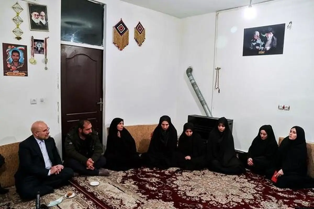 حضور قالیباف در منزل شهید مدافع امنیت سید روح الله عجمیان+تصاویر