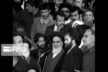 بازگشت امام خمینی به ایران