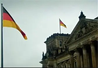 شور و شوق مسلمانان در آلمان پس از پخش صدای اذان/ فیلم