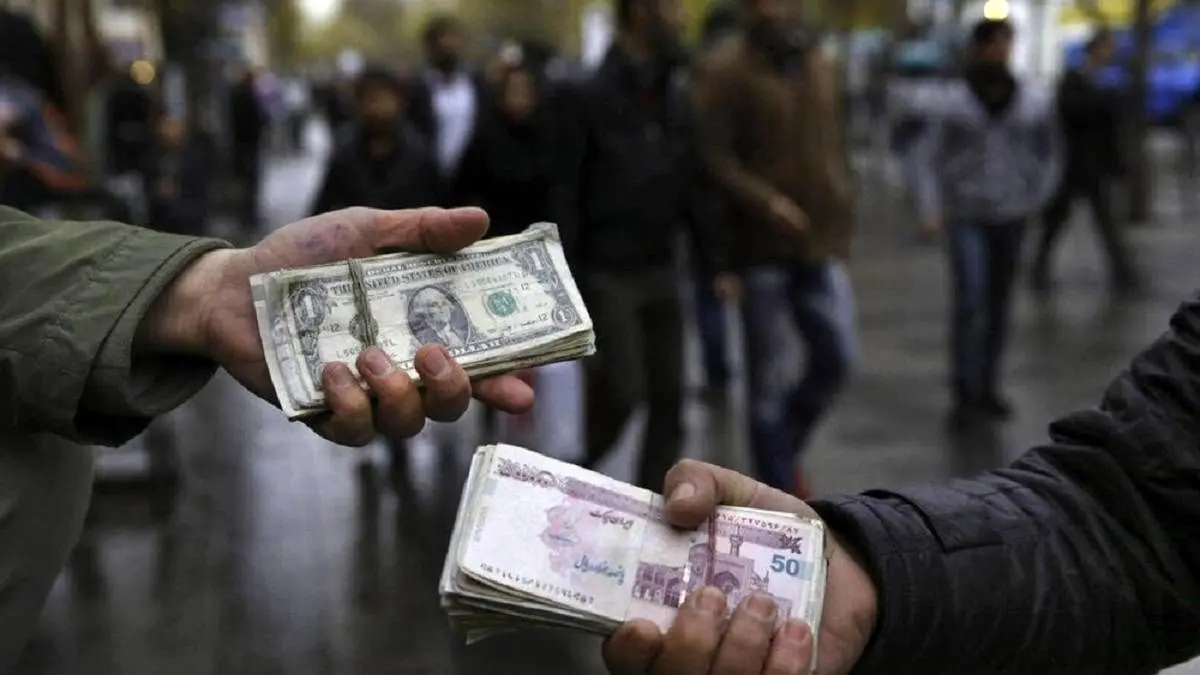 لزوم تمرکز سیاست دولت بر کنترل نوسانات ارز/ تنش های سیاسی نوسانات نرخ ارز را رقم می زند