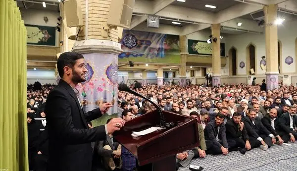 دیدار مداحان و شاعران اهل بیت‌(ع) با مقام معظم رهبری/گزارش تصویری