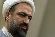 روحانی معروف در حال سبزی کاری در پشت بام! +عکس 