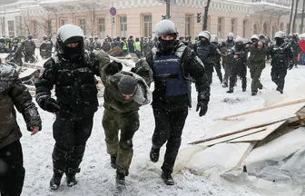 پلیس کی یف ۵۰ معترض را بازداشت کرد