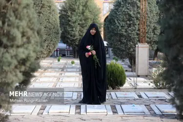 لحظات تحویل سال در گلزار شهدای تهران