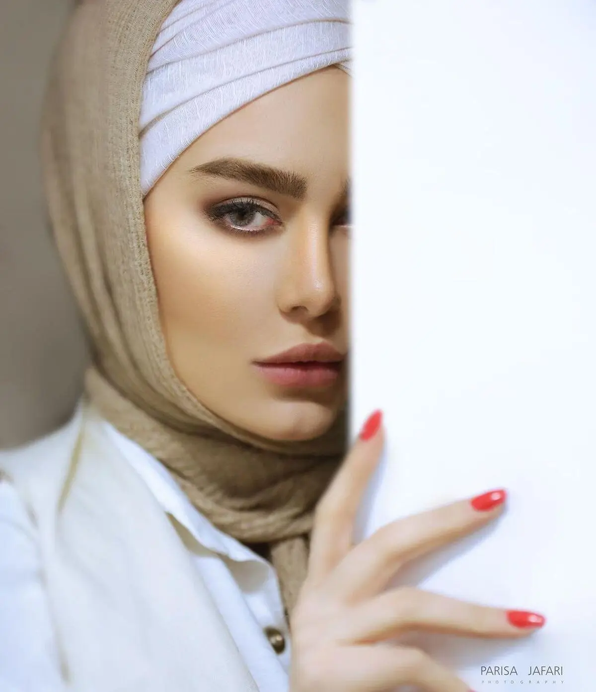 تیپ جنجالی سحر قریشی در برف /عکس