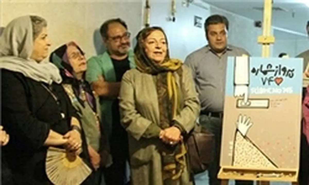 افتتاح نمایش «پرواز شماره ۷۴۵»توسط خانم کارگردان