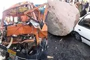 باز هم تصادف زنجیره ای و سقوط سنگ بر روی خودروها در خمینی شهر + تصاویر