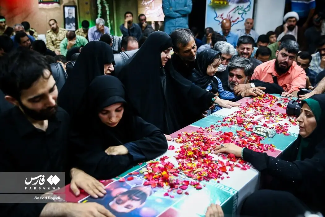 وداع با پیکر شهید مهدی اکبرپور روشن/گزارش تصویی