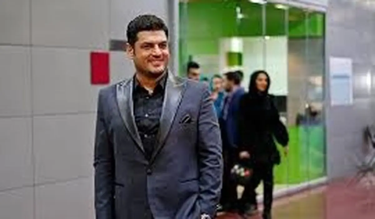 پیراهن گل گلی «سام درخشانی» / عکس
