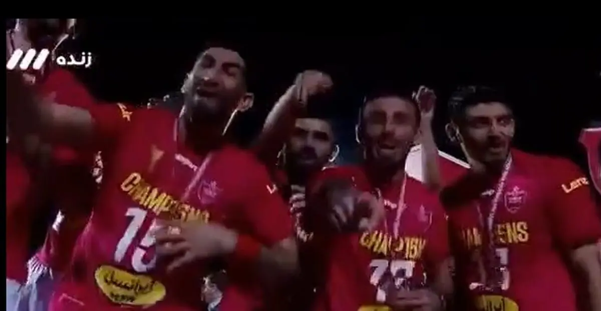 
شادی بازیکنان پرسپولیس بعد از قهرمانی
