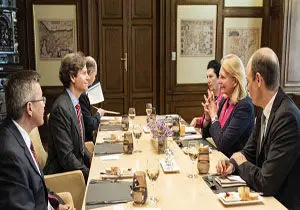  وزیر خارجه اتریش با سفیر آمریکا درباره ایران گفتگو کرد