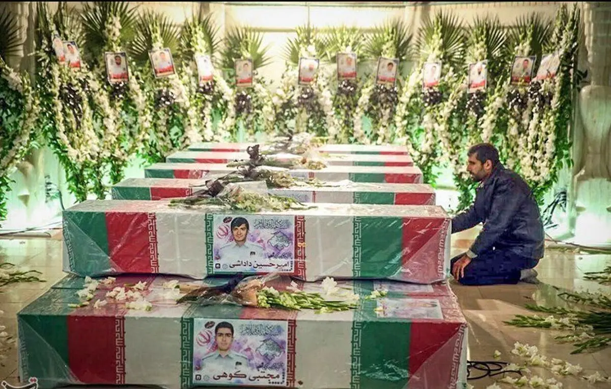 اقامه نماز بر پیکر مطهر شهدا نماز توسط آیت‌الله امامی کاشانی