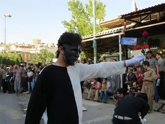 نمایش خیابانی با موضوع اعتیاد در بانه برگزار شد + عکس