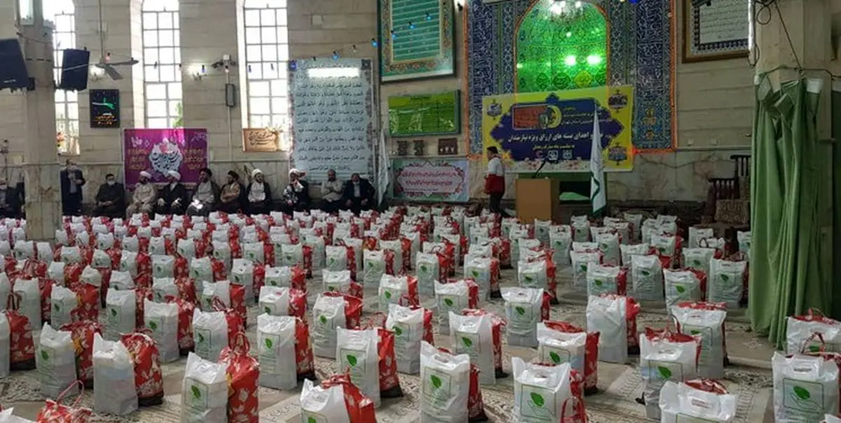 تحویل ۱۰۰هزار بسته معیشتی برای نیازمندان به هلال احمر 