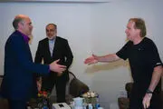 مدیر دفتر موسیقی به کنسرت پیانیست مشهور فرانسوی رفت