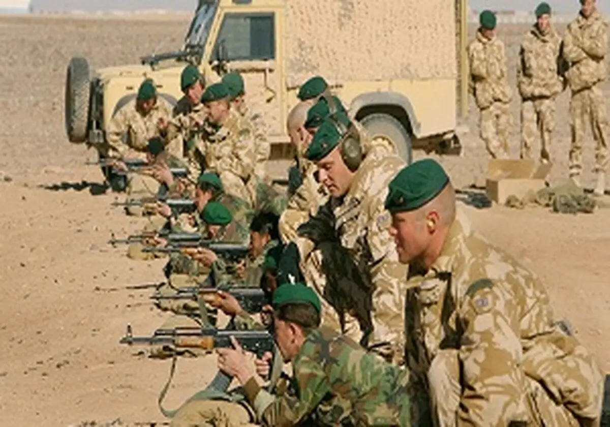 داعش دو نظامی انگلیسی را زخمی کرد