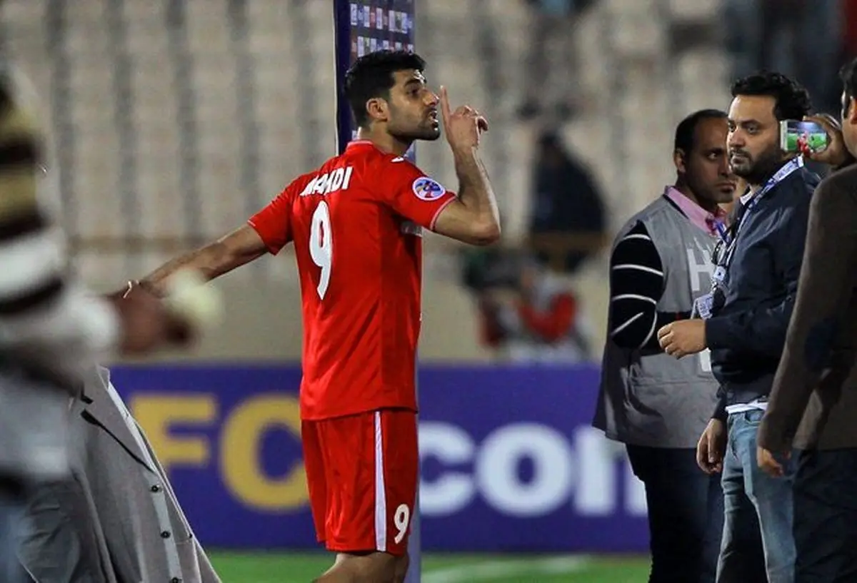 حمله هواداران پرسپولیس به مهدی طارمی
